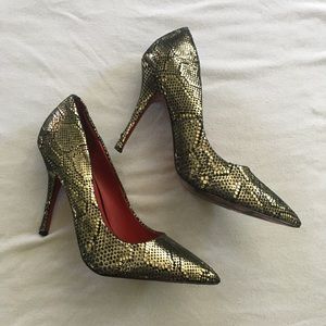 Charles Jourdan Gold Snakeskin Pumps Size 7